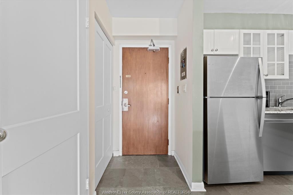 1110-8591 Riverside Drive East, Windsor, ON - Indoor