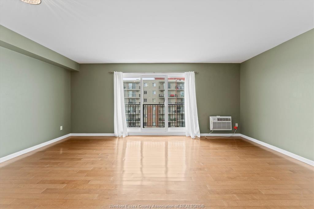 1110-8591 Riverside Drive East, Windsor, ON - Indoor Photo Showing Other Room