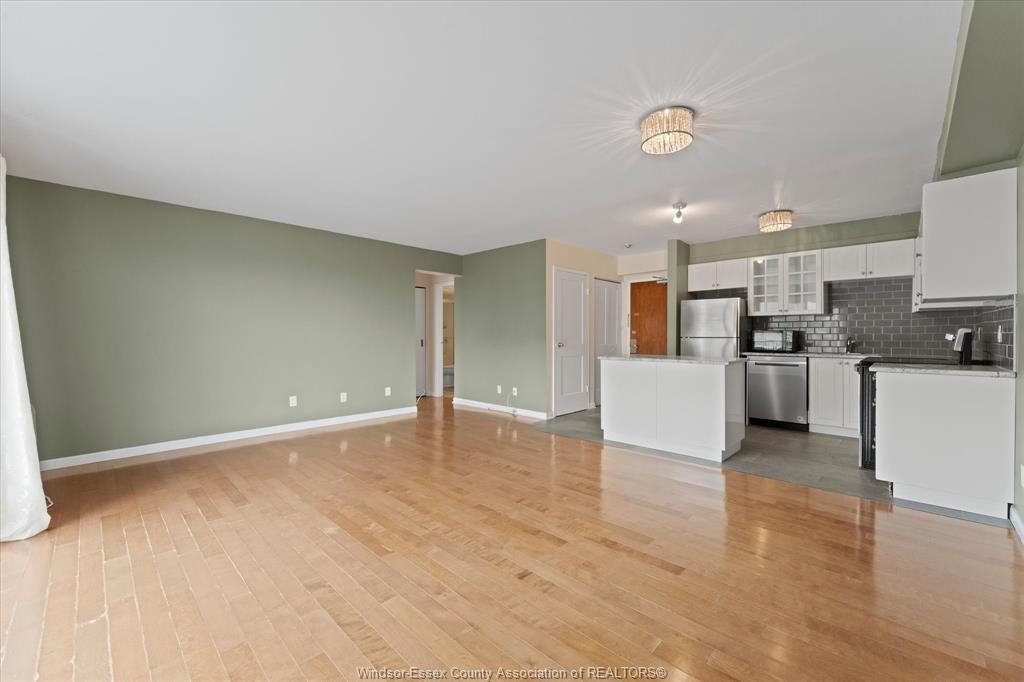 1110-8591 Riverside Drive East, Windsor, ON - Indoor Photo Showing Kitchen