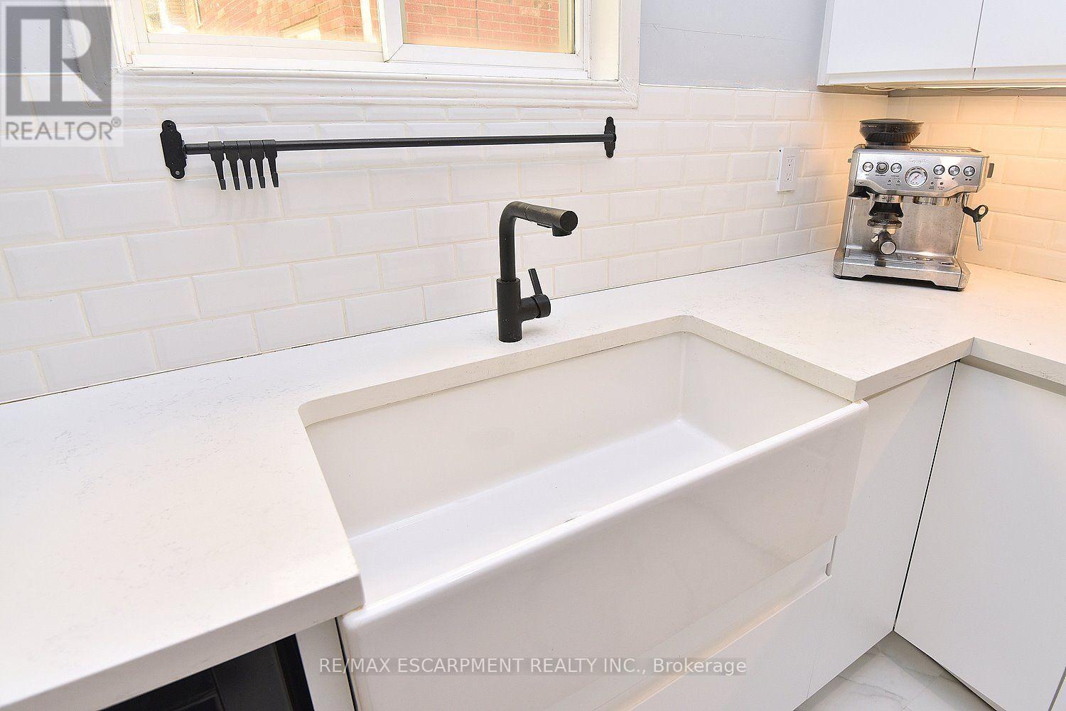 22 Moore Crescent, Hamilton, ON - Indoor