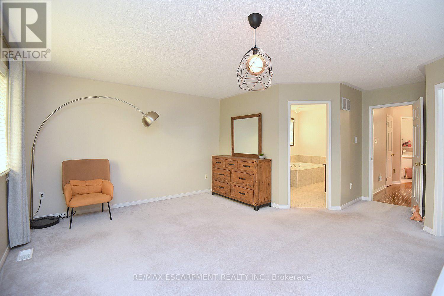 22 Moore Crescent, Hamilton, ON - Indoor