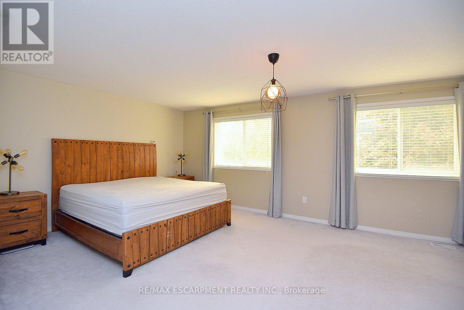22 Moore Crescent, Hamilton, ON - Indoor Photo Showing Bedroom