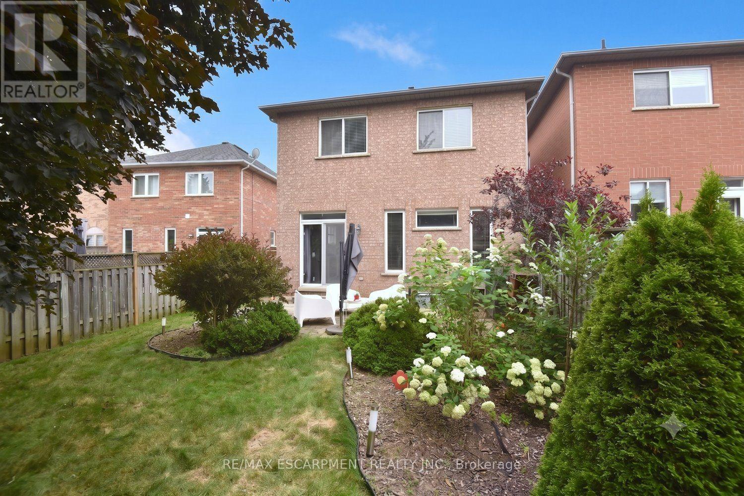 22 Moore Crescent, Hamilton, ON - Outdoor