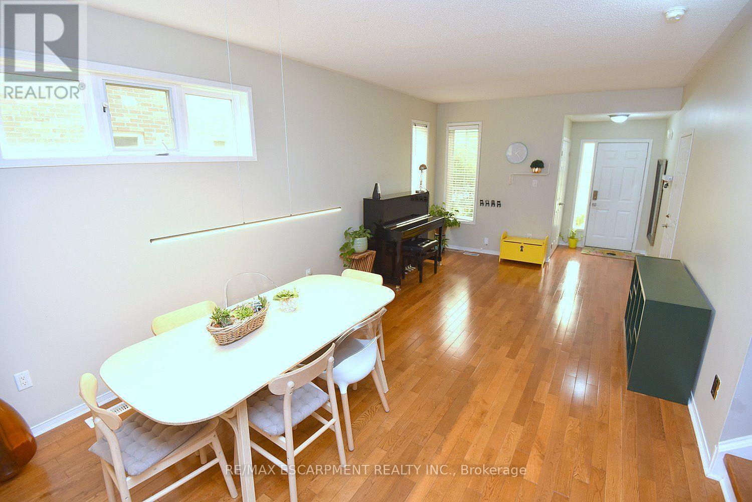 22 Moore Crescent, Hamilton, ON - Indoor Photo Showing Dining Room