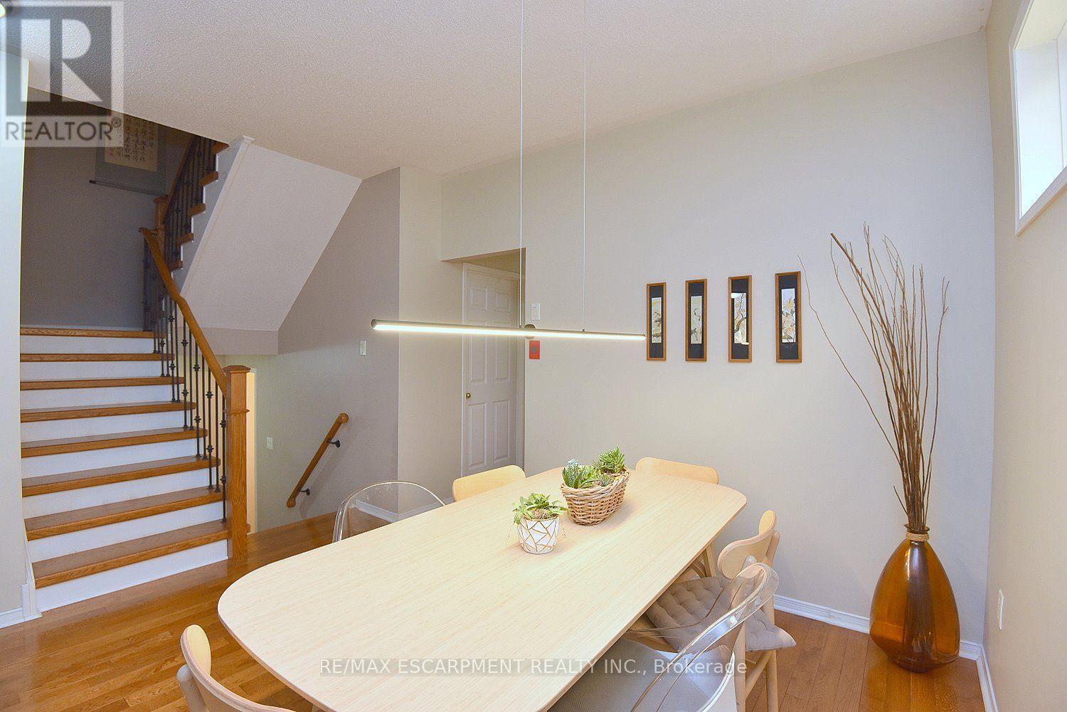 22 Moore Crescent, Hamilton, ON - Indoor