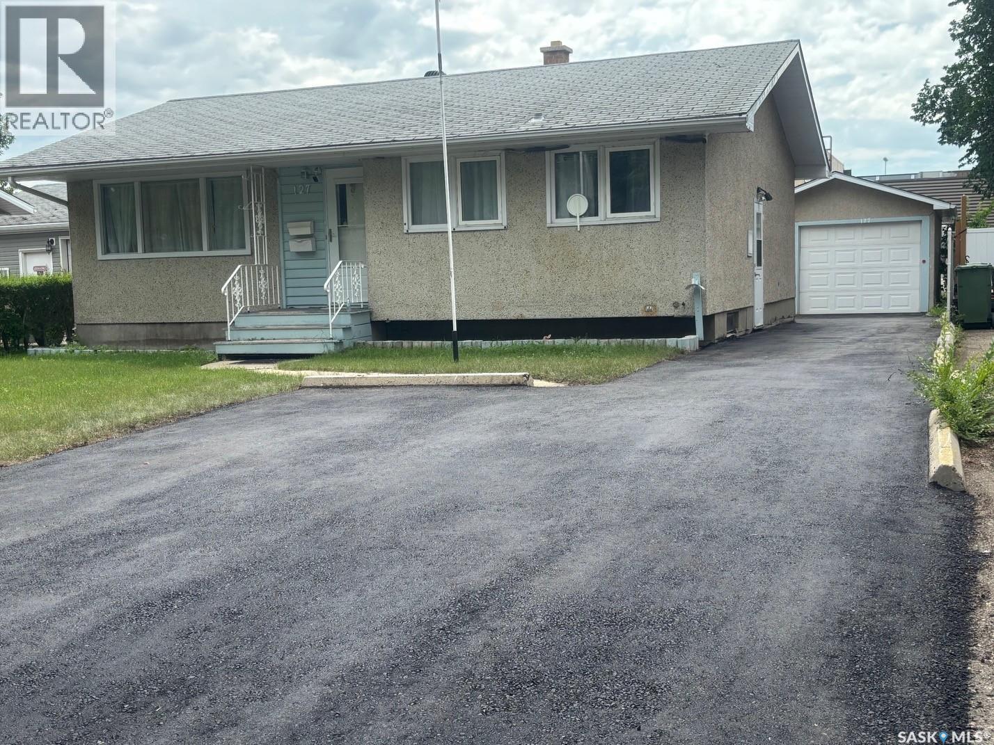 127 Walden Crescent, Regina, SK - Outdoor