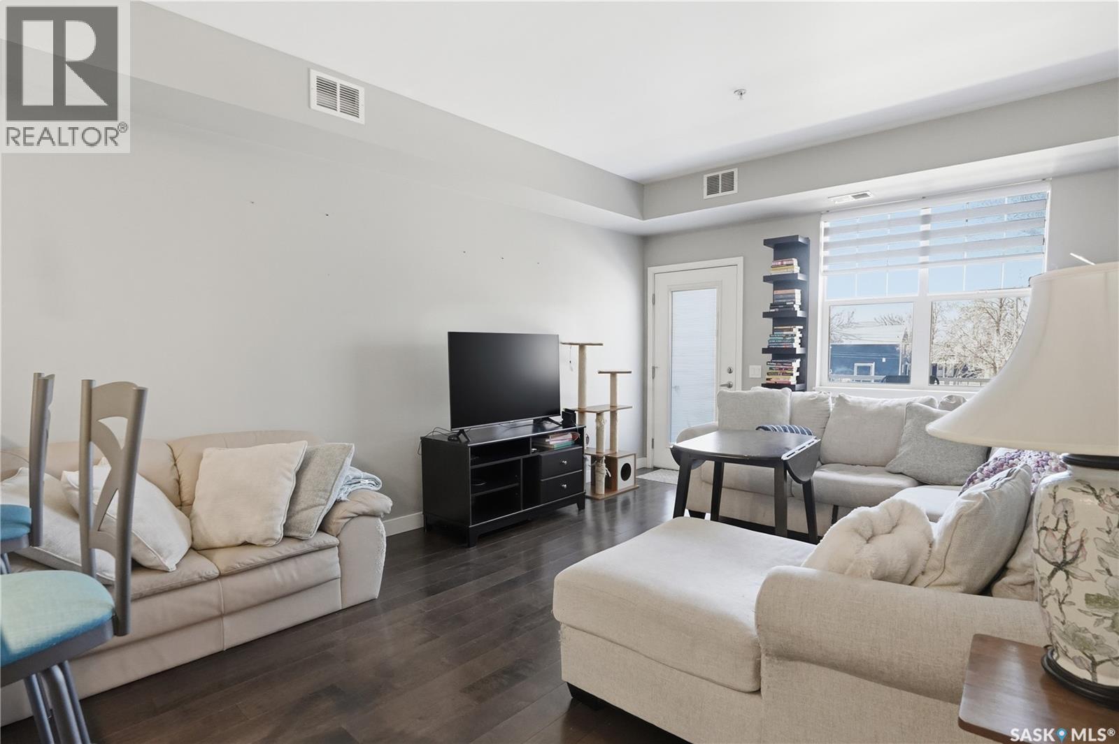 206 2255 Angus Street, Regina, SK - Indoor Photo Showing Living Room