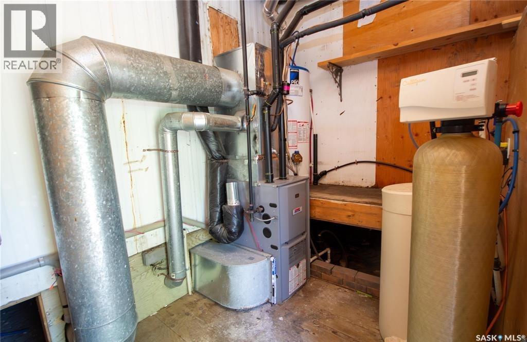 12 Highland Avenue, Jackfish Lake, SK - Indoor Photo Showing Basement