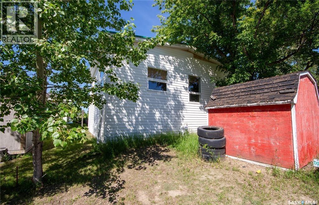 12 Highland Avenue, Jackfish Lake, SK - Outdoor