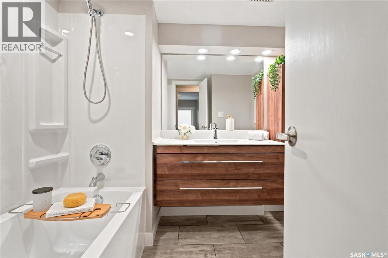 105 410 Main Street, Saskatoon, SK - Indoor Photo Showing Bathroom