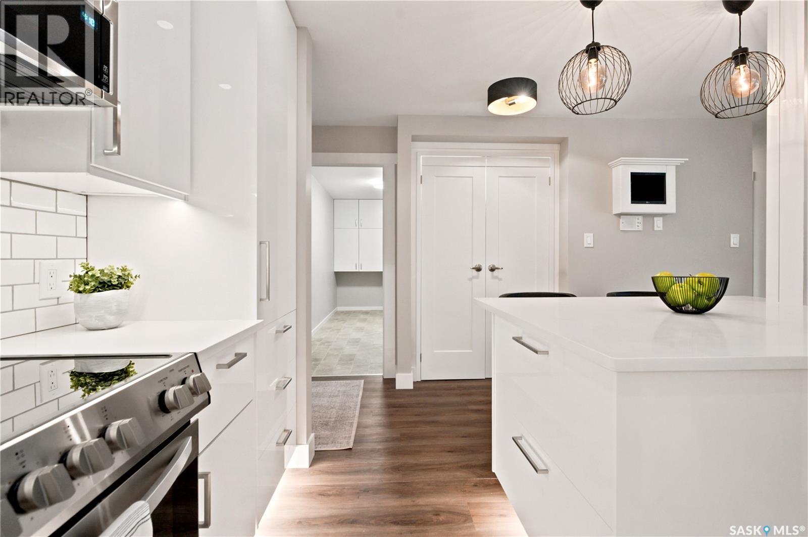105 410 Main Street, Saskatoon, SK - Indoor Photo Showing Kitchen