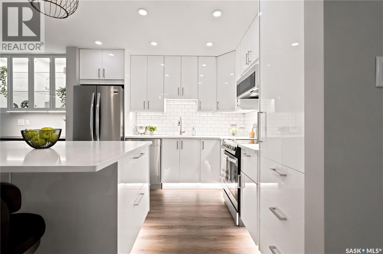 105 410 Main Street, Saskatoon, SK - Indoor Photo Showing Kitchen With Upgraded Kitchen