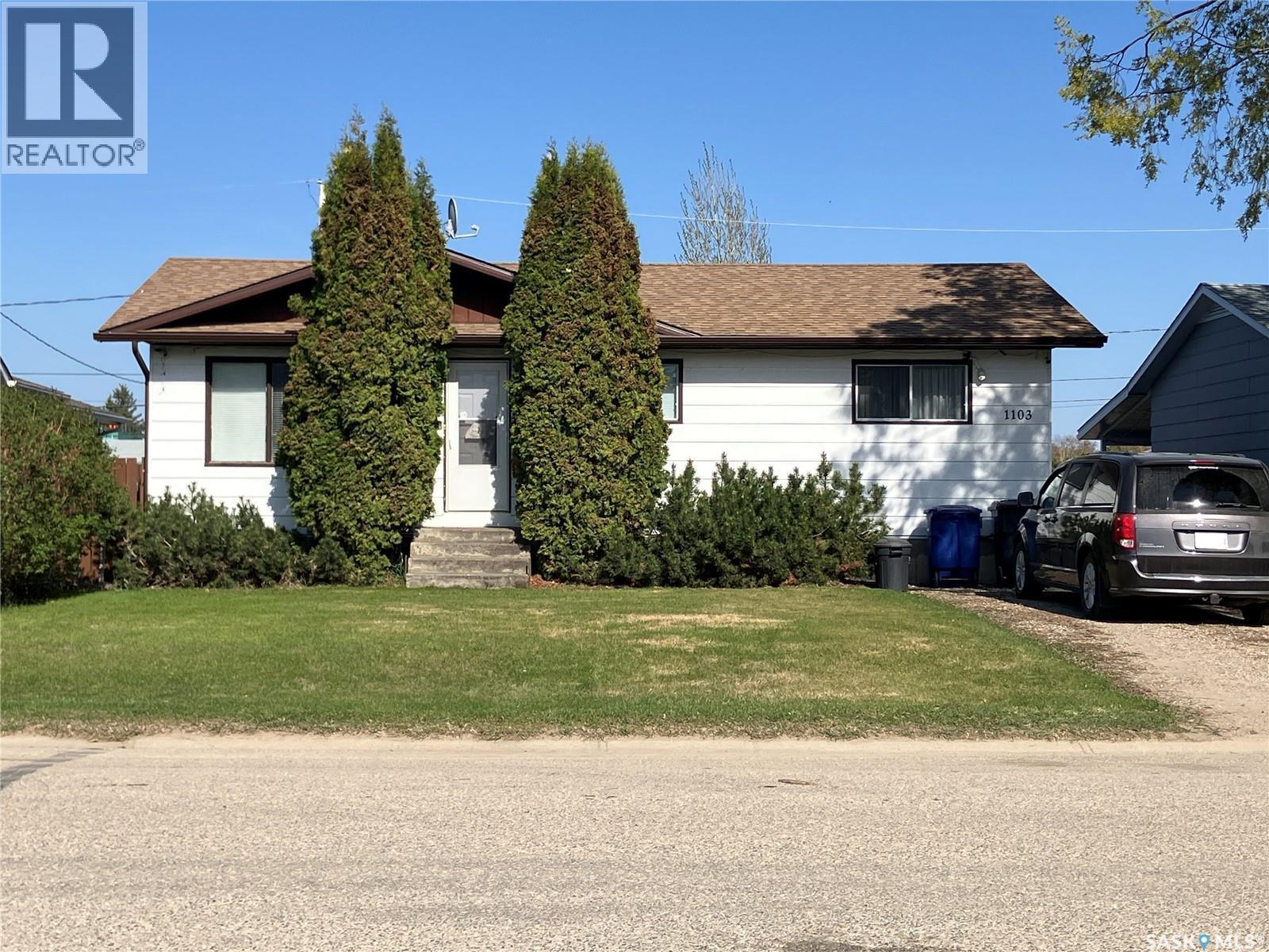 1103 3Rd Street W, Nipawin, SK - Outdoor