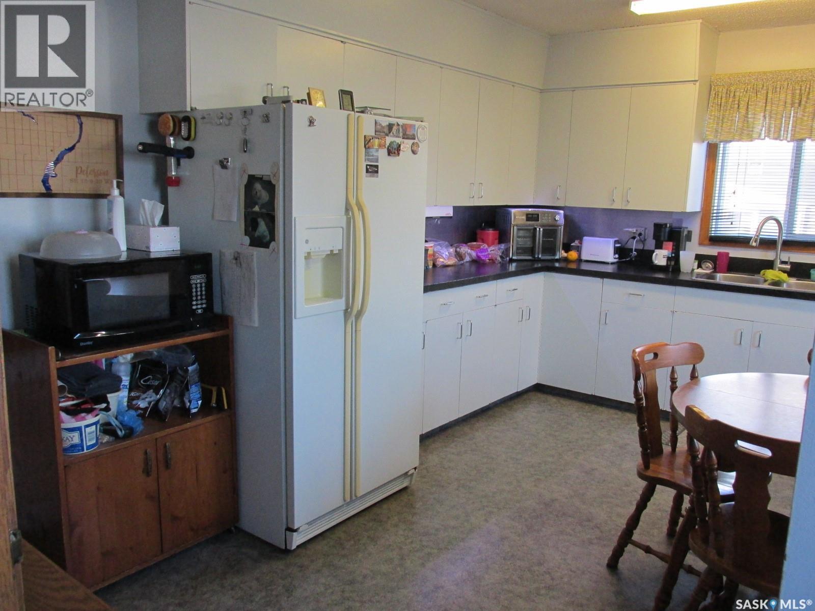 1103 3Rd Street W, Nipawin, SK - Indoor Photo Showing Kitchen
