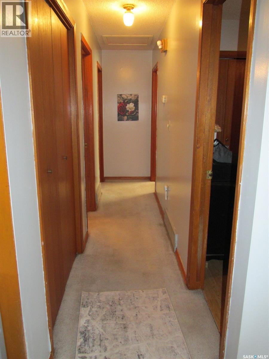 1103 3Rd Street W, Nipawin, SK - Indoor Photo Showing Other Room