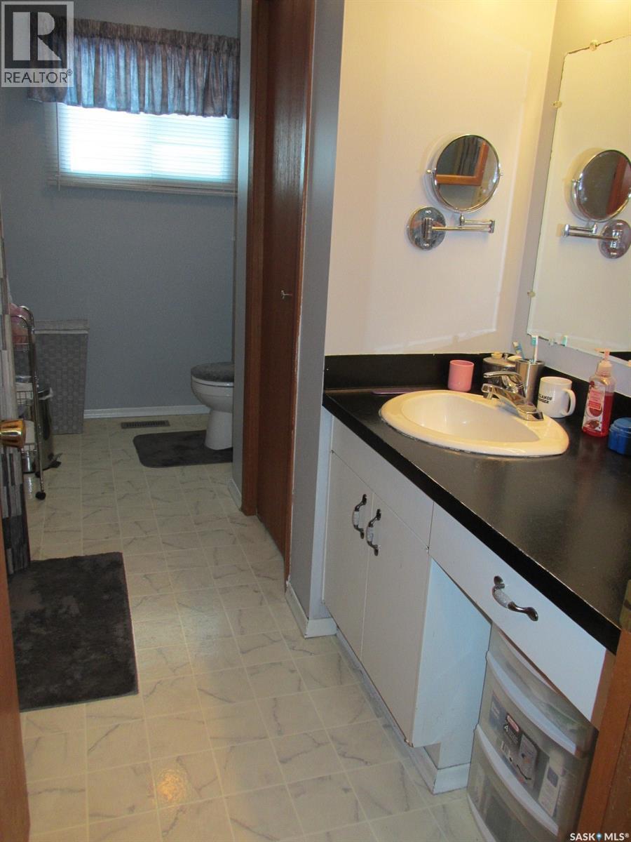 1103 3Rd Street W, Nipawin, SK - Indoor Photo Showing Bathroom