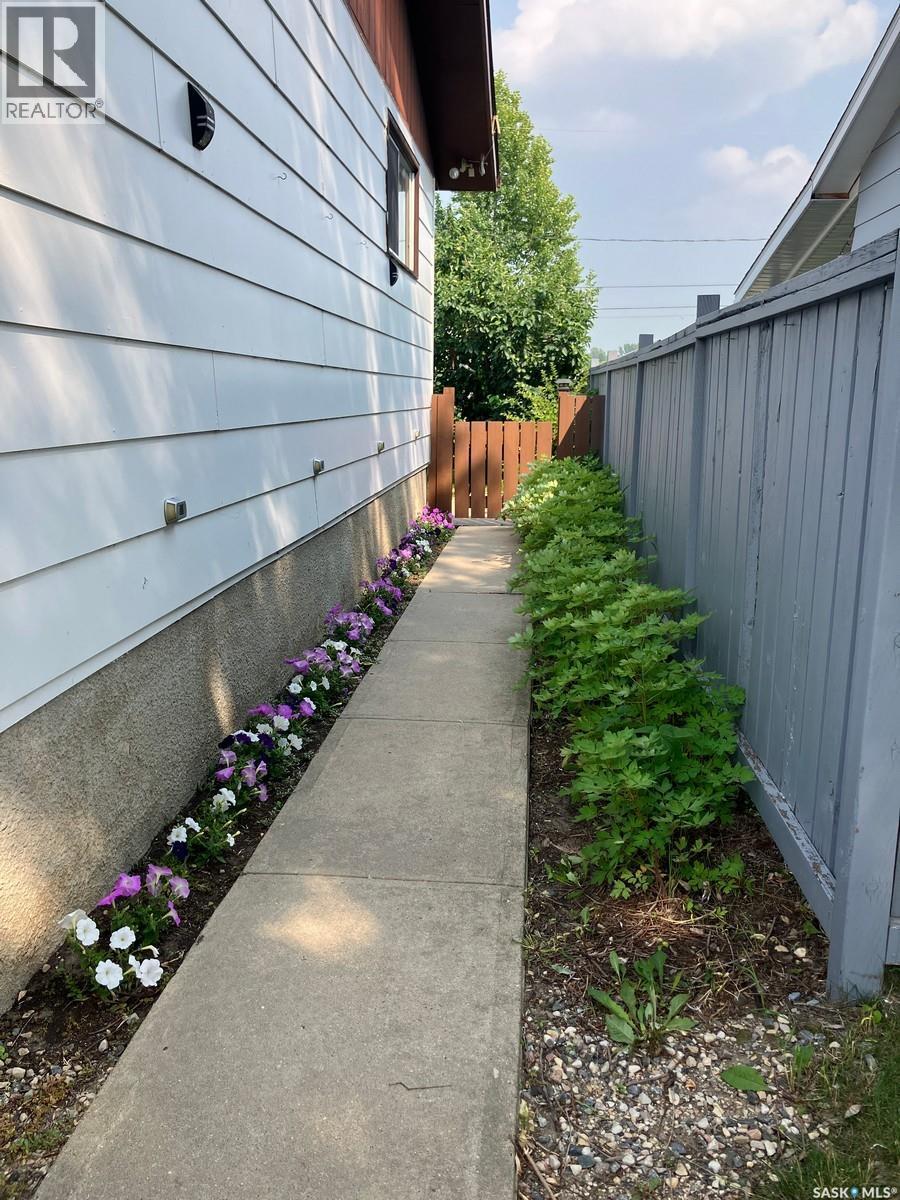 1103 3Rd Street W, Nipawin, SK - Outdoor