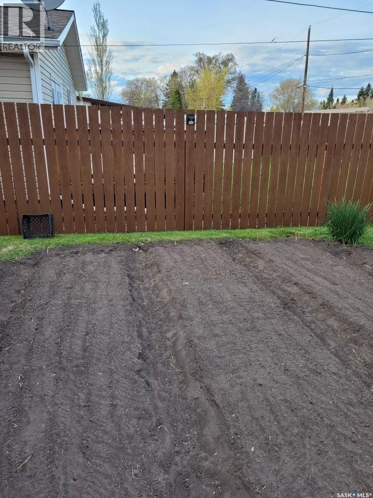 1103 3Rd Street W, Nipawin, SK - Outdoor