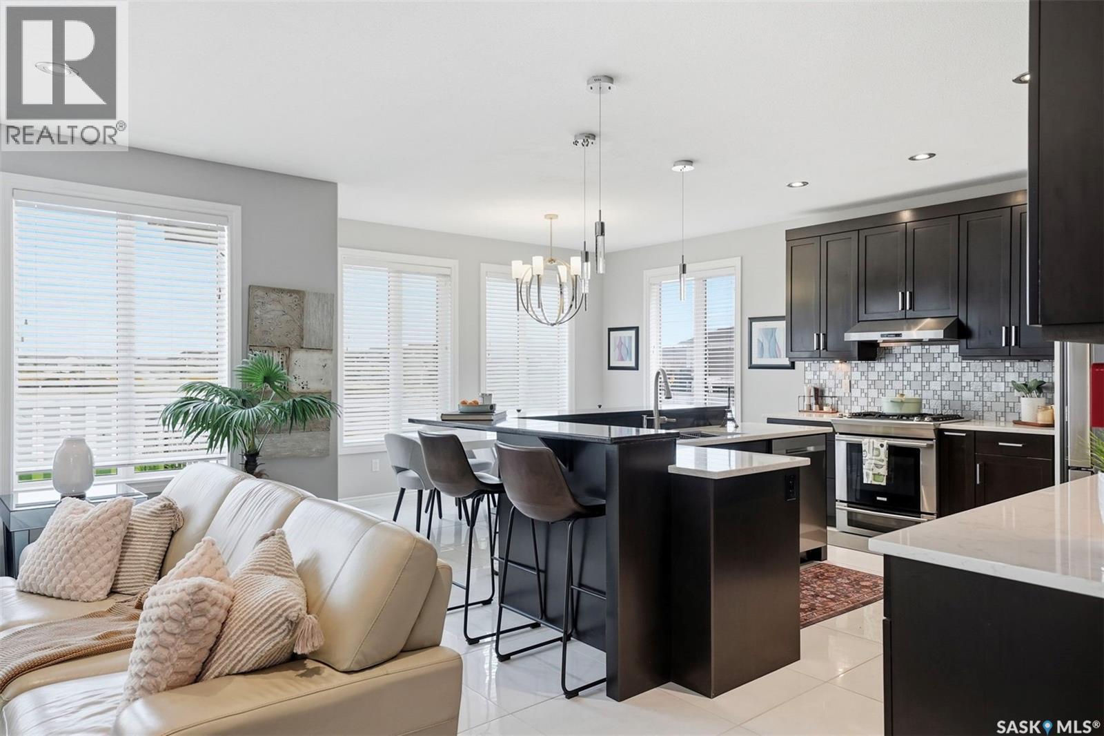 107 Schumacher Bay, Saskatoon, SK - Indoor Photo Showing Kitchen With Upgraded Kitchen