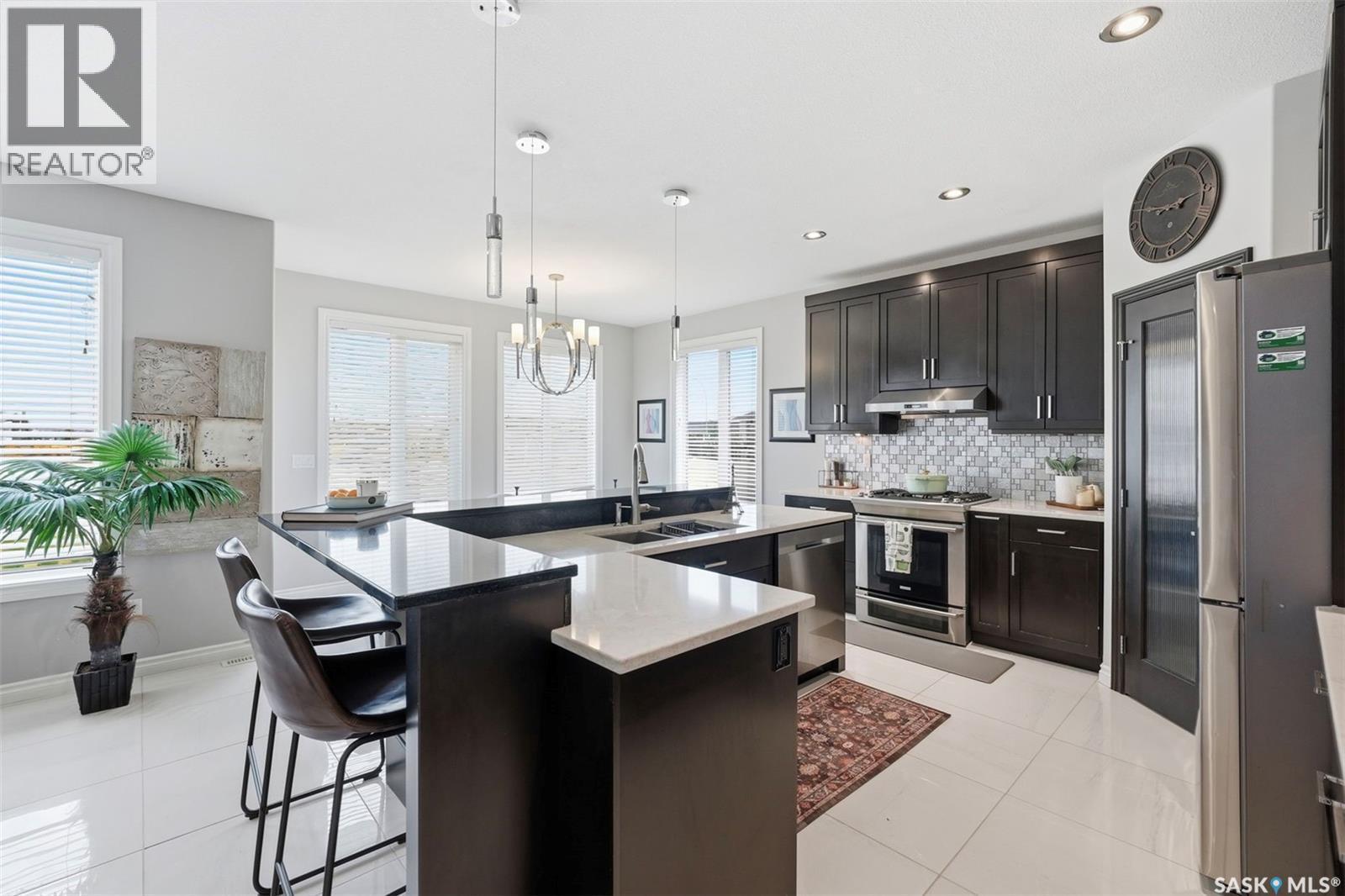 107 Schumacher Bay, Saskatoon, SK - Indoor Photo Showing Kitchen With Upgraded Kitchen