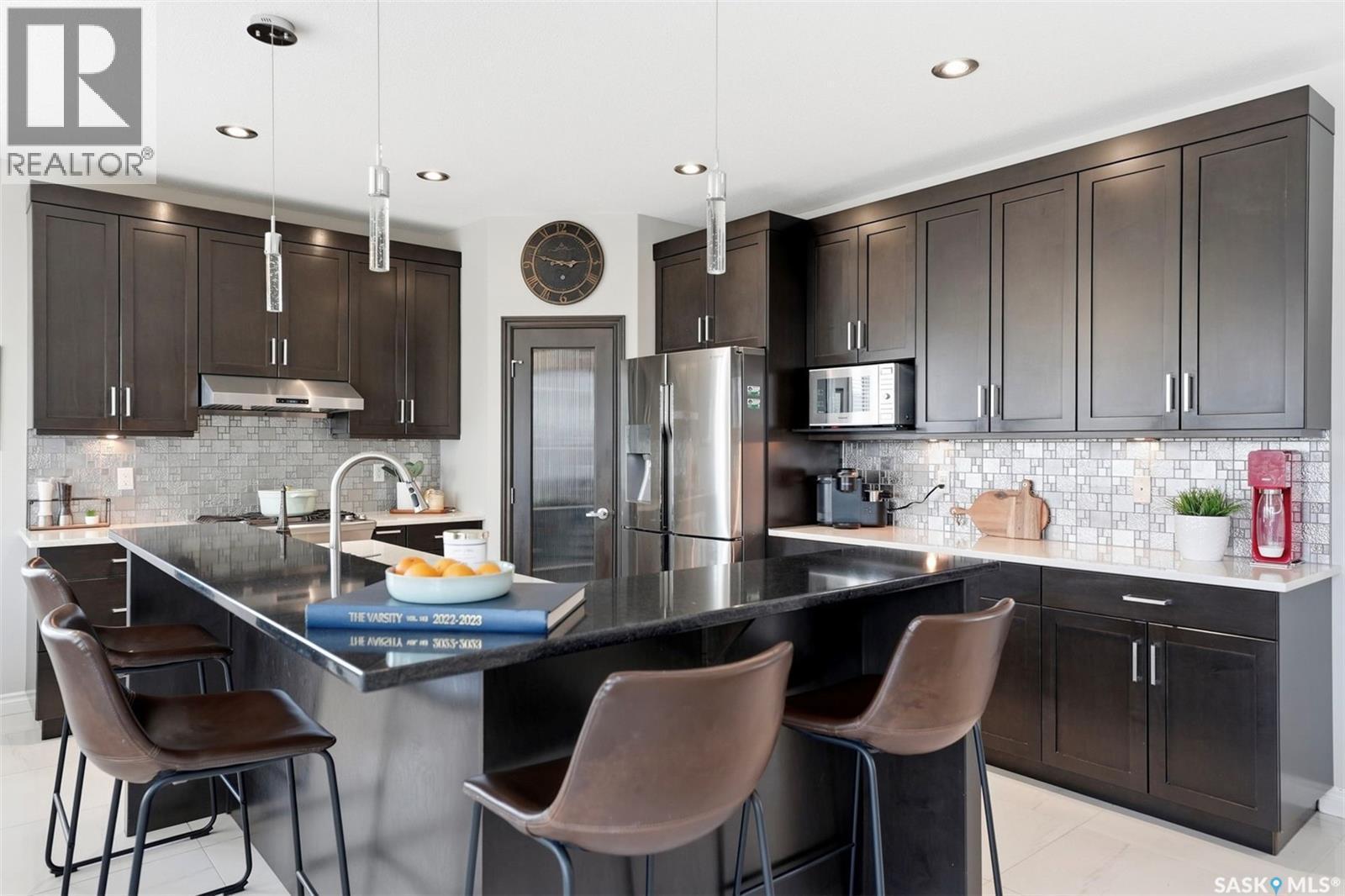107 Schumacher Bay, Saskatoon, SK - Indoor Photo Showing Kitchen With Upgraded Kitchen