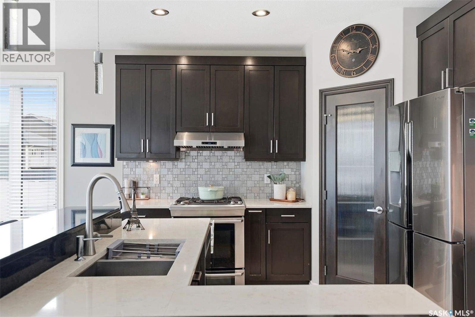 107 Schumacher Bay, Saskatoon, SK - Indoor Photo Showing Kitchen With Upgraded Kitchen