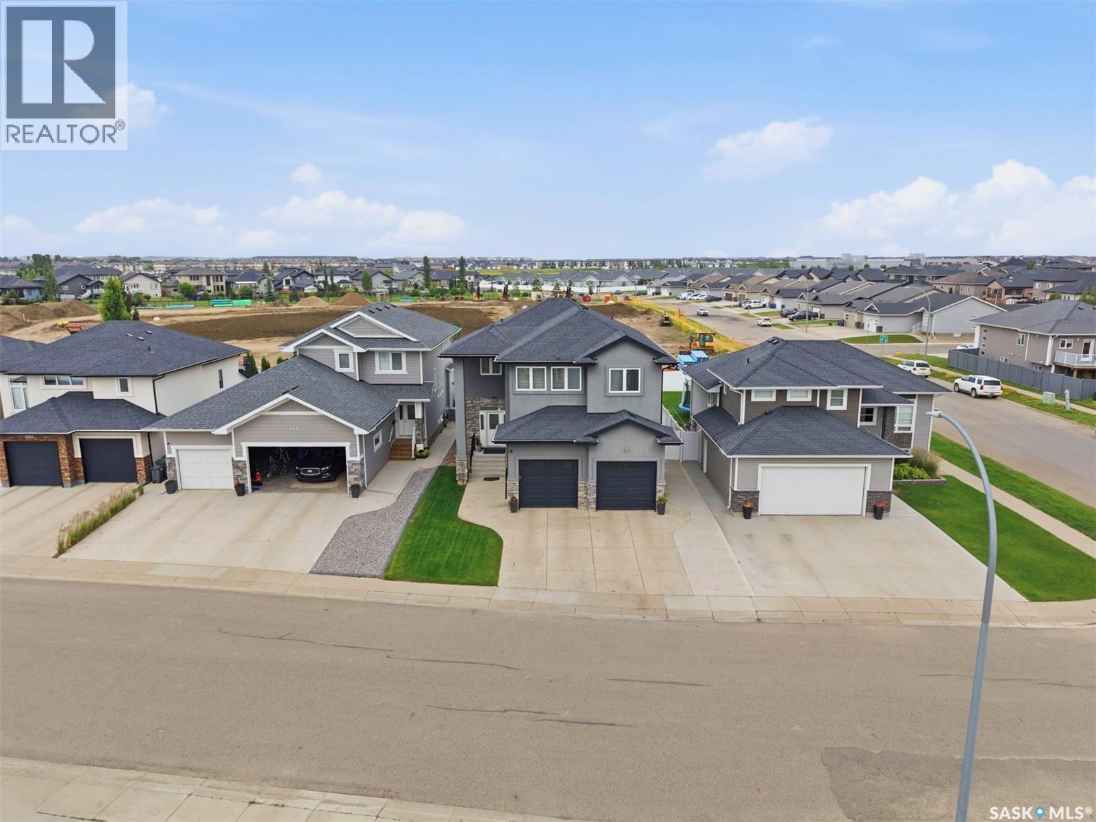 107 Schumacher Bay, Saskatoon, SK - Outdoor With Facade