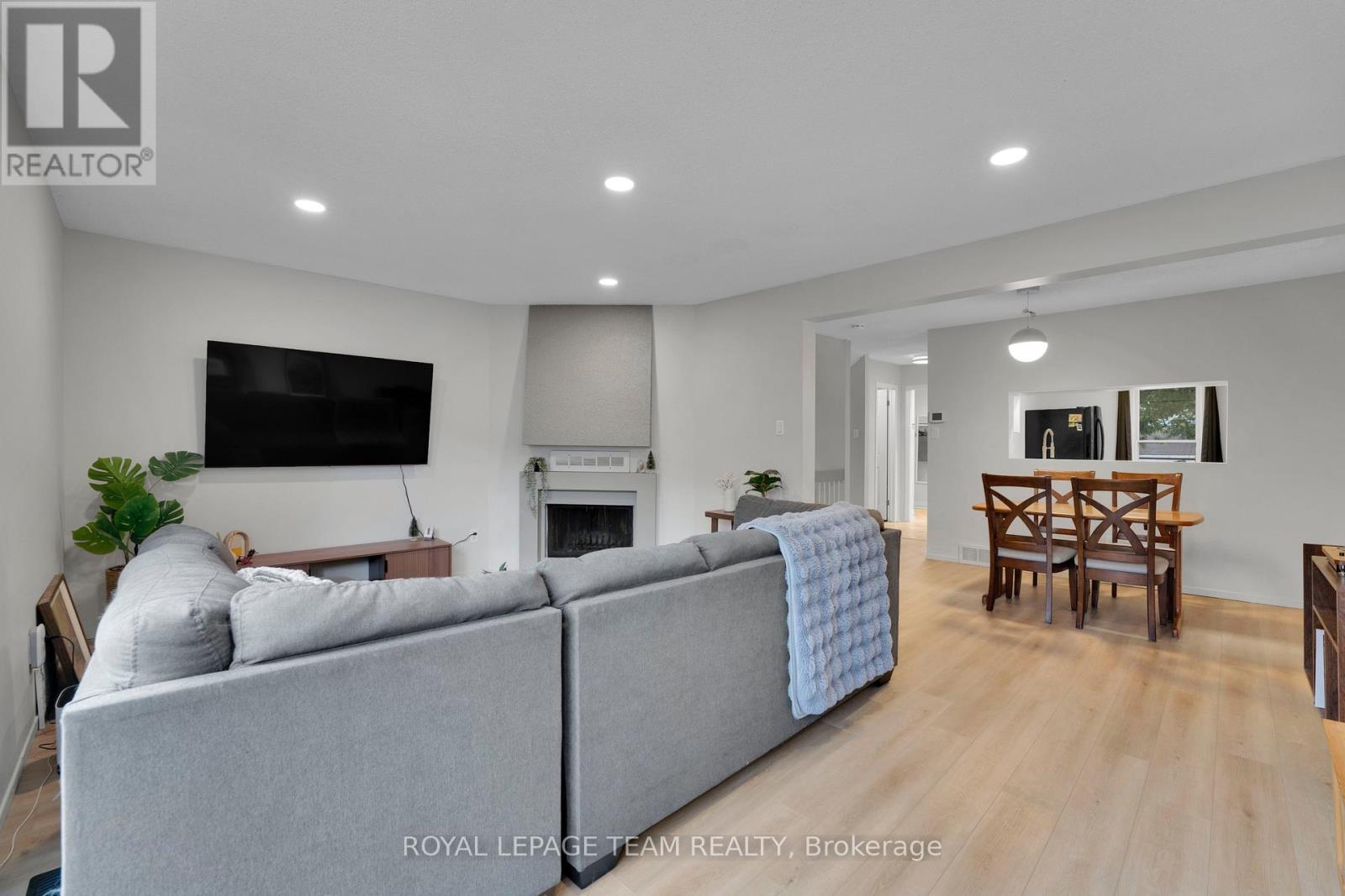 282 Dalehurst Drive, Ottawa, ON - Indoor Photo Showing Living Room With Fireplace