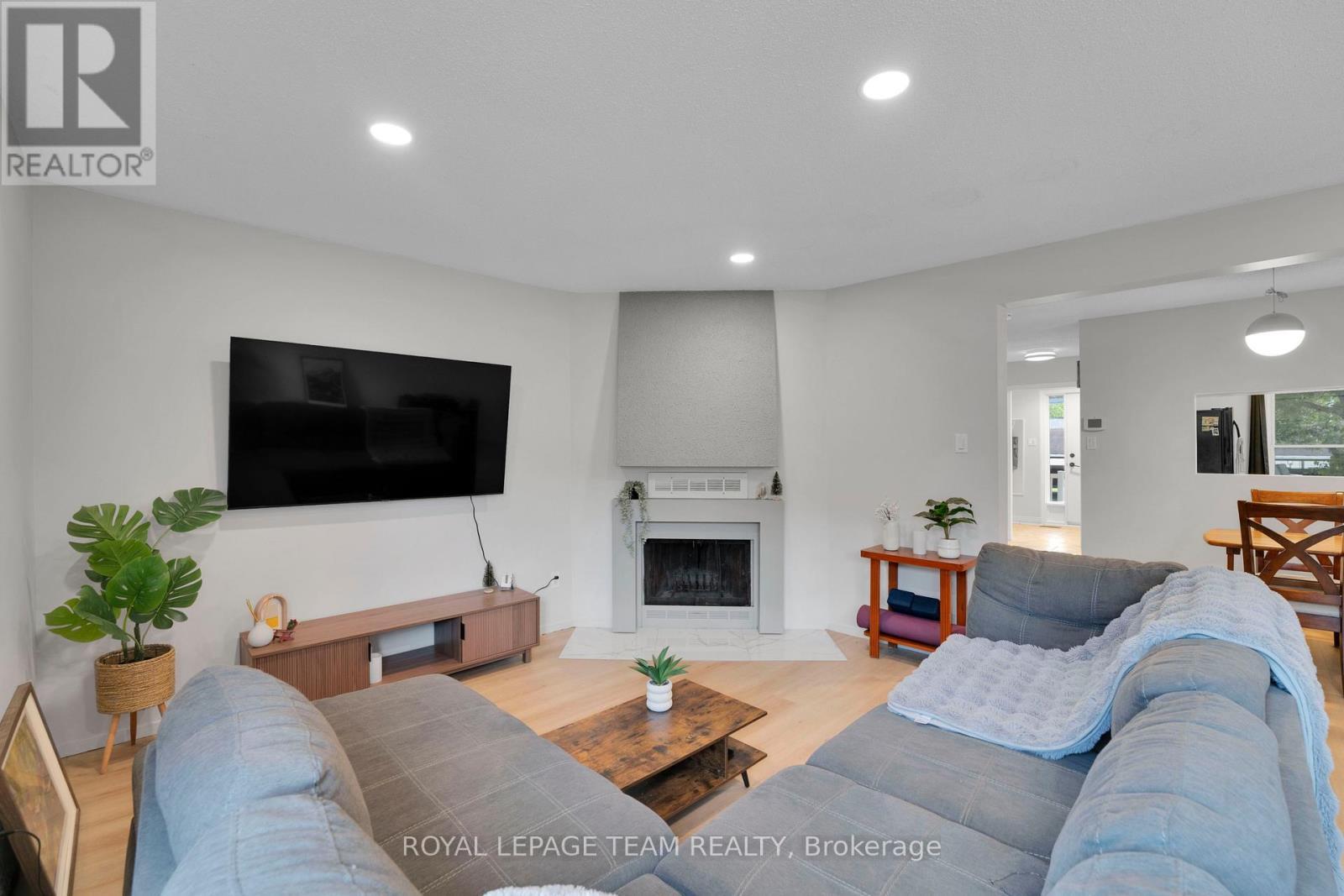 282 Dalehurst Drive, Ottawa, ON - Indoor Photo Showing Living Room With Fireplace