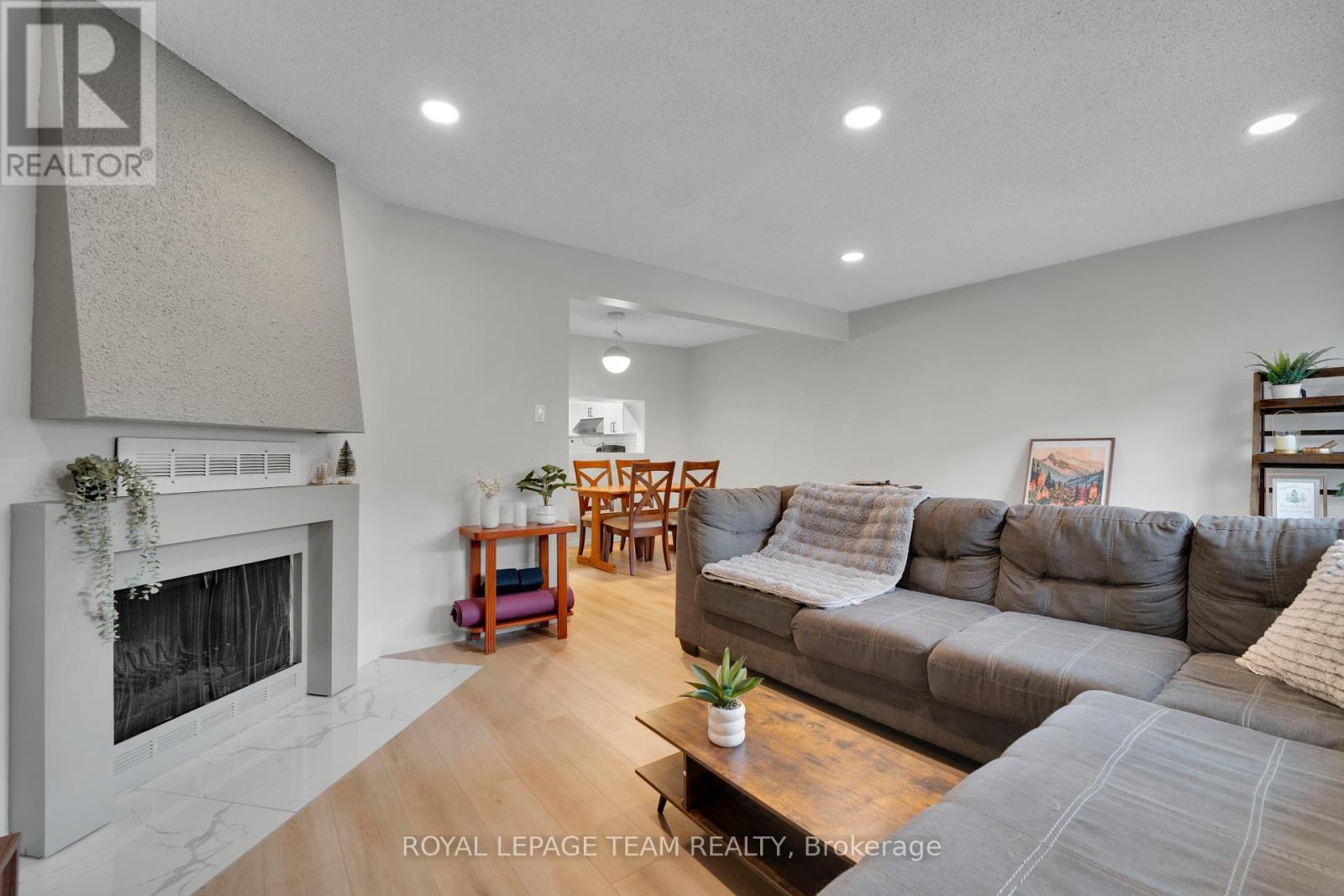 282 Dalehurst Drive, Ottawa, ON - Indoor Photo Showing Living Room With Fireplace