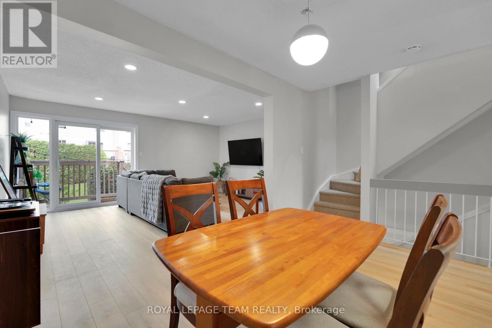 282 Dalehurst Drive, Ottawa, ON - Indoor Photo Showing Dining Room