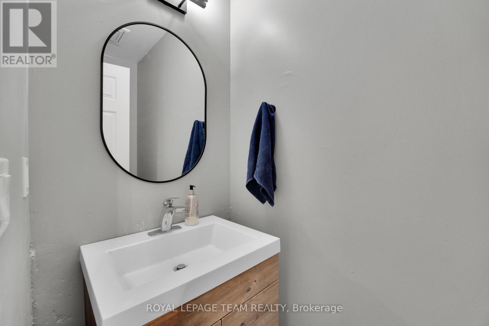 282 Dalehurst Drive, Ottawa, ON - Indoor Photo Showing Bathroom