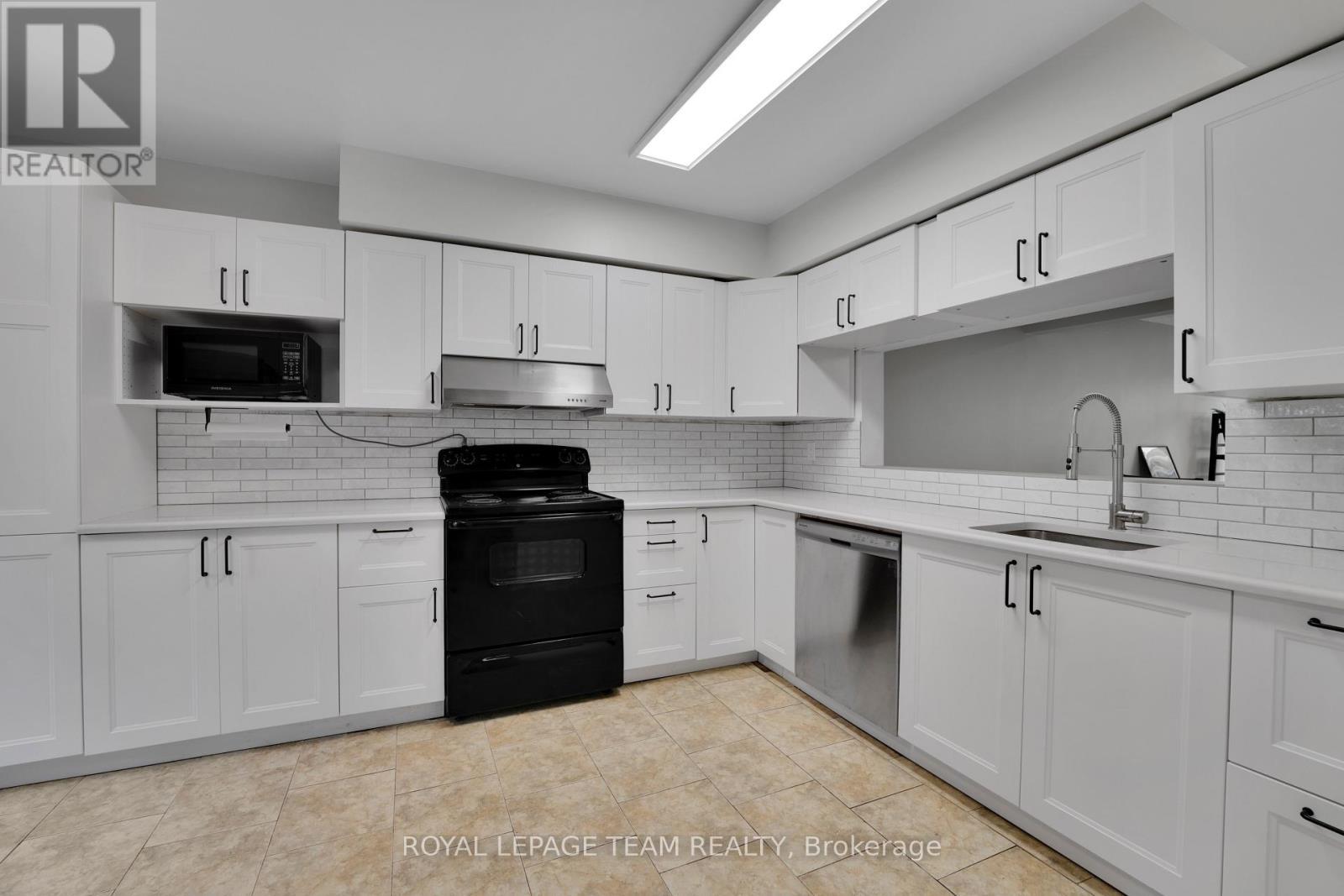 282 Dalehurst Drive, Ottawa, ON - Indoor Photo Showing Kitchen