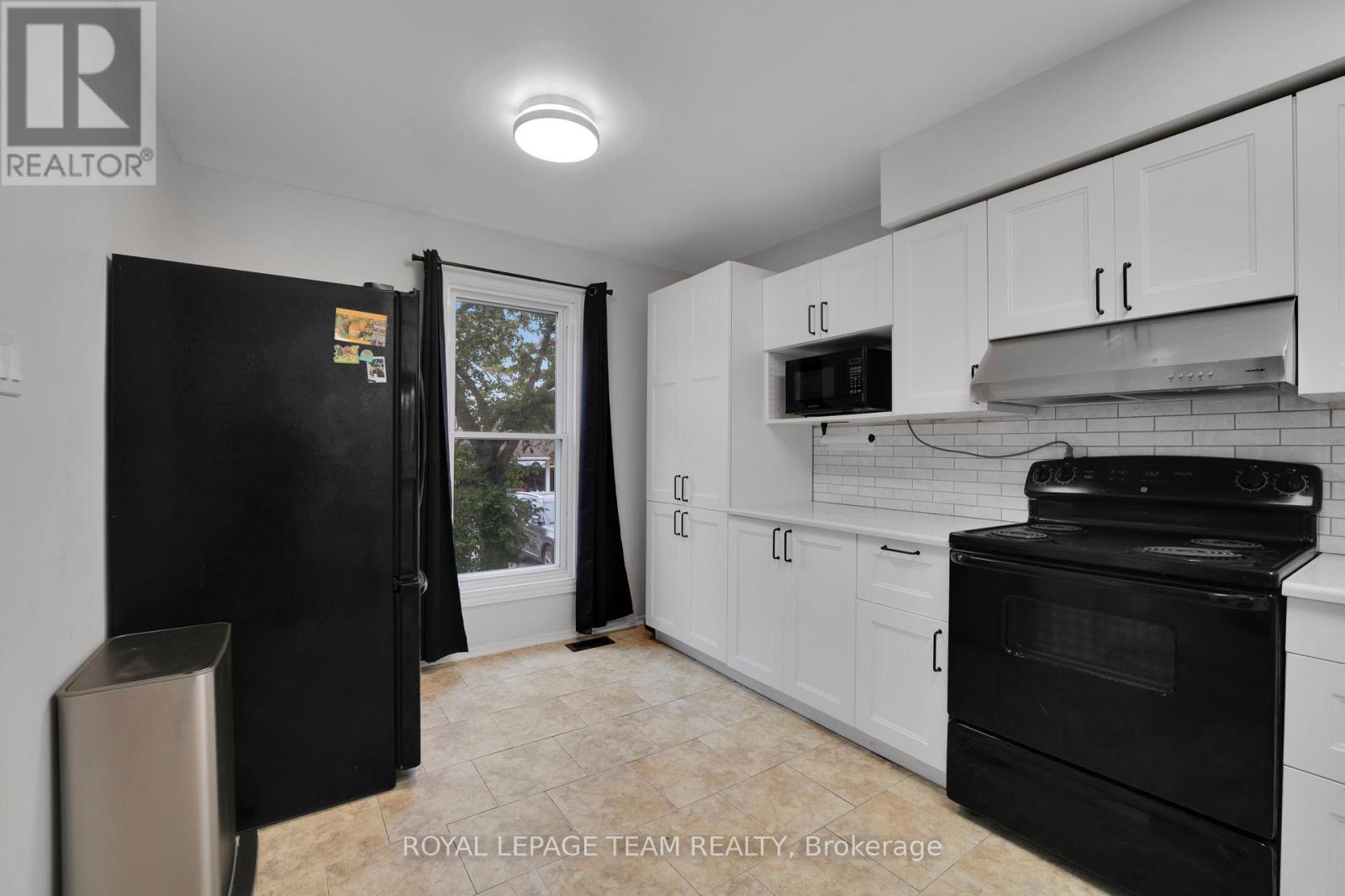 282 Dalehurst Drive, Ottawa, ON - Indoor Photo Showing Kitchen
