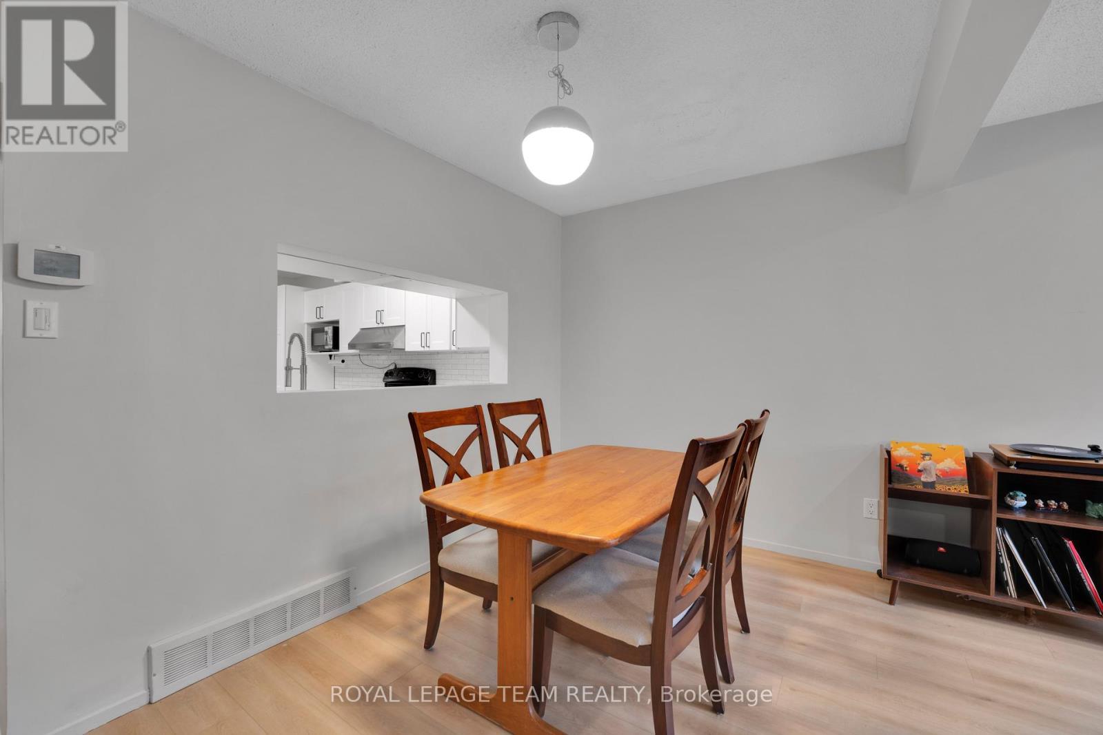 282 Dalehurst Drive, Ottawa, ON - Indoor Photo Showing Dining Room