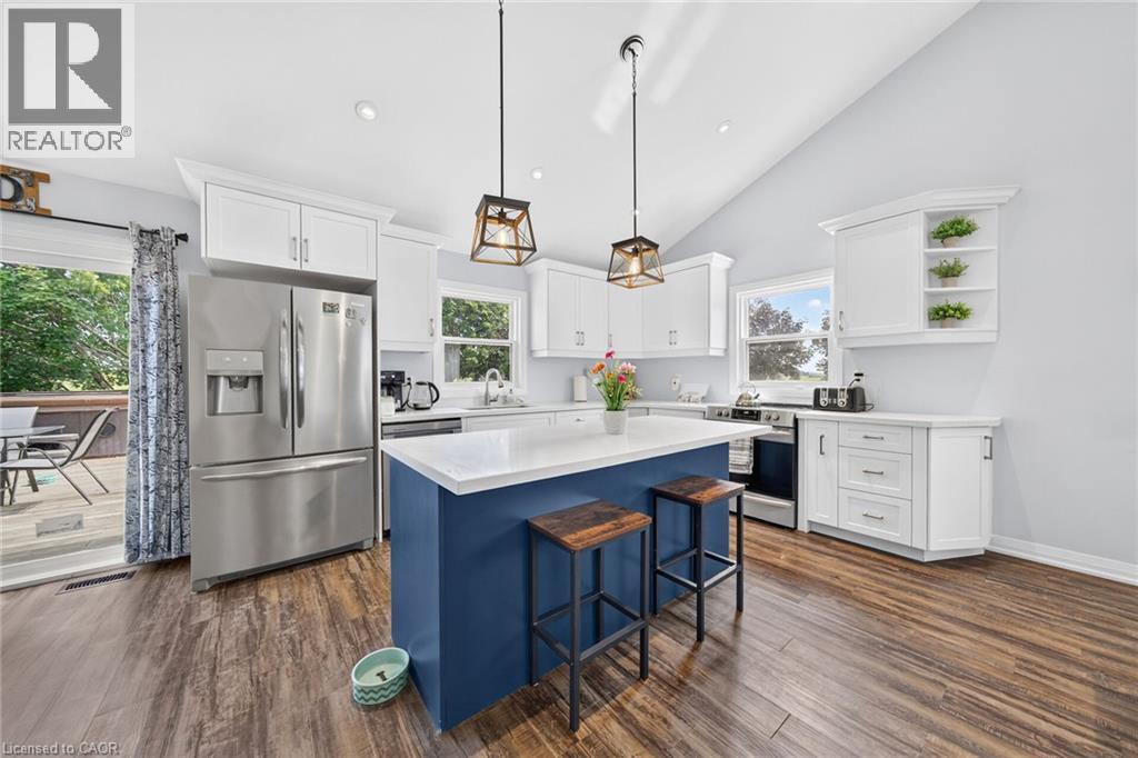 967 4Th Line, Caledonia, ON - Indoor Photo Showing Kitchen With Upgraded Kitchen