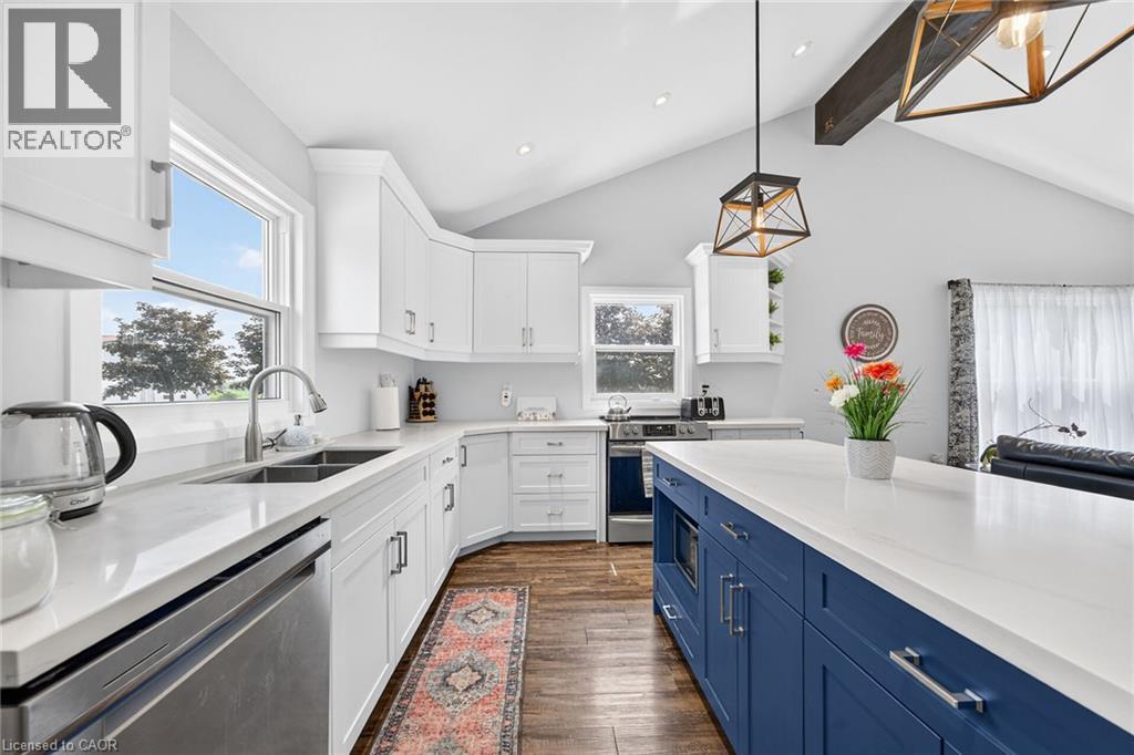 967 4Th Line, Caledonia, ON - Indoor Photo Showing Kitchen With Double Sink