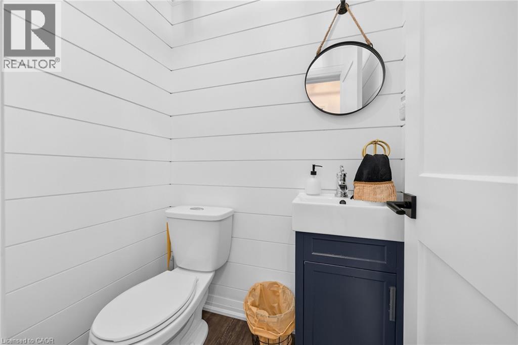 967 4Th Line, Caledonia, ON - Indoor Photo Showing Bathroom