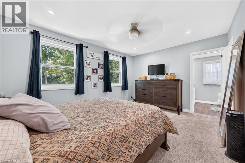 967 4Th Line, Caledonia, ON - Indoor Photo Showing Bedroom