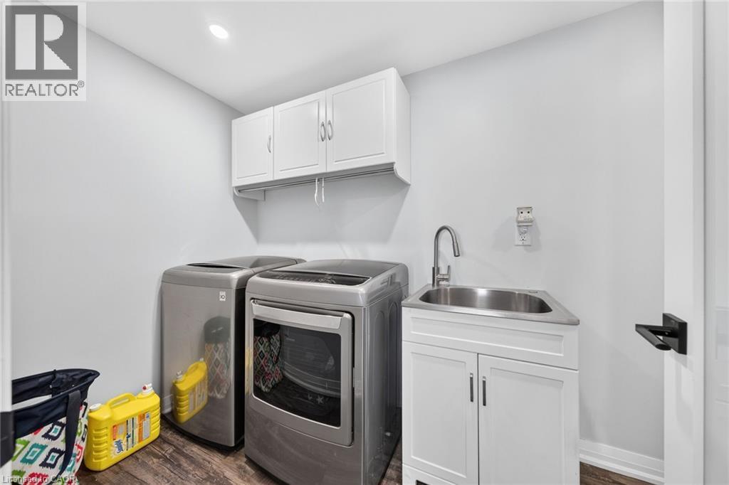967 4Th Line, Caledonia, ON - Indoor Photo Showing Laundry Room