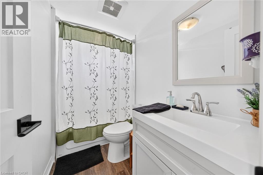 967 4Th Line, Caledonia, ON - Indoor Photo Showing Bathroom