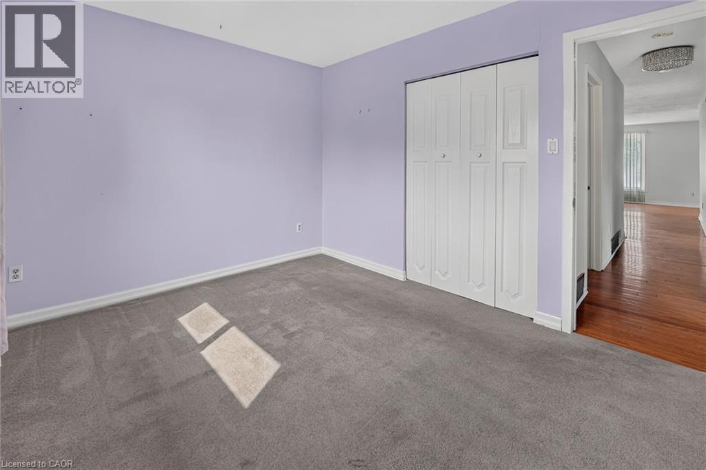Room featuring soft lavender walls and gray carpet flooring - 186 Glenmor Drive, Caledonia, ON - Indoor Photo Showing Other Room