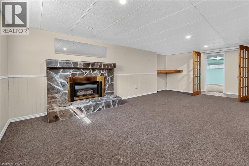 186 Glenmor Drive, Caledonia, ON - Indoor With Fireplace