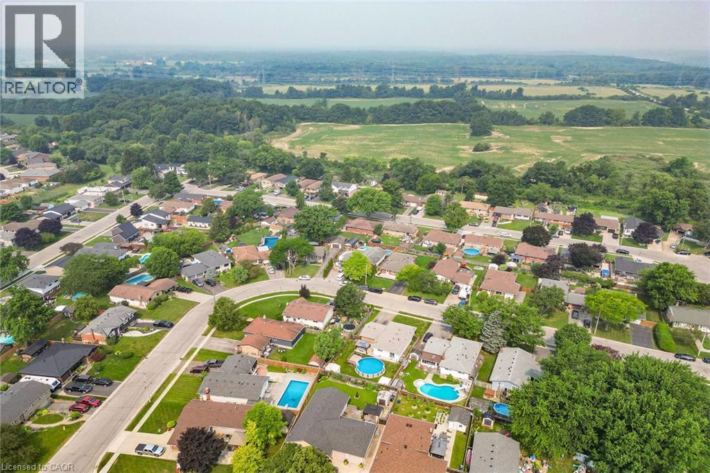 Aerial perspective showcasing residential properties with varied rooflines and landscaped yards - 186 Glenmor Drive, Caledonia, ON - Outdoor With View