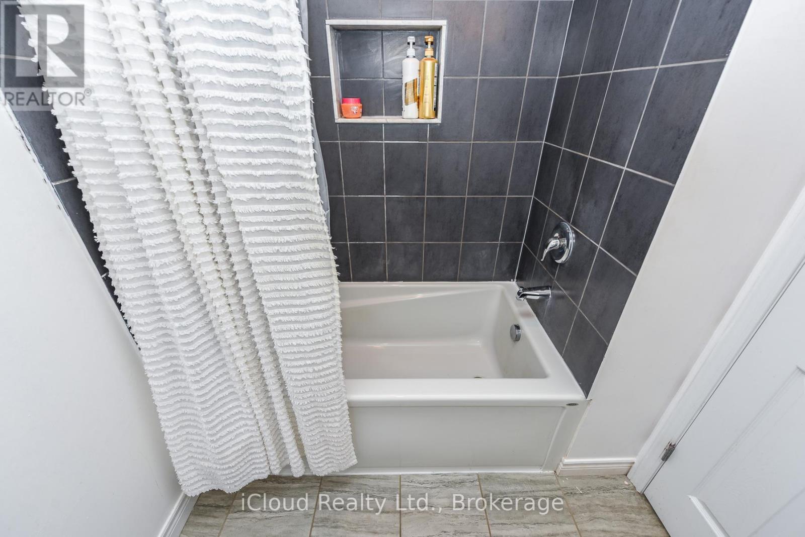 132 Drone Crescent, Guelph, ON - Indoor Photo Showing Bathroom