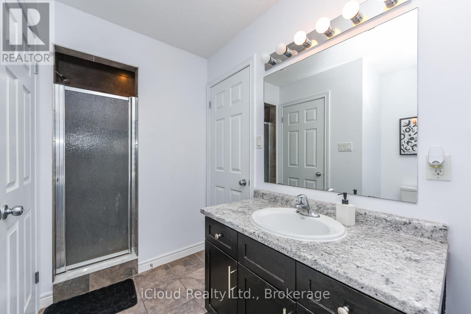 132 Drone Crescent, Guelph, ON - Indoor Photo Showing Bathroom