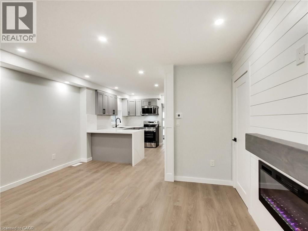 67 Cope Street, Hamilton, ON - Indoor Photo Showing Kitchen