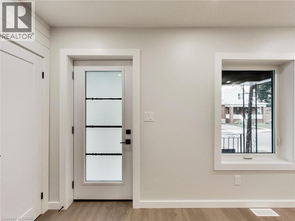 67 Cope Street, Hamilton, ON - Indoor Photo Showing Other Room