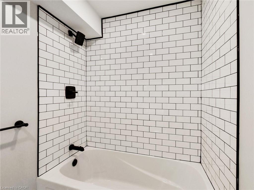 67 Cope Street, Hamilton, ON - Indoor Photo Showing Bathroom