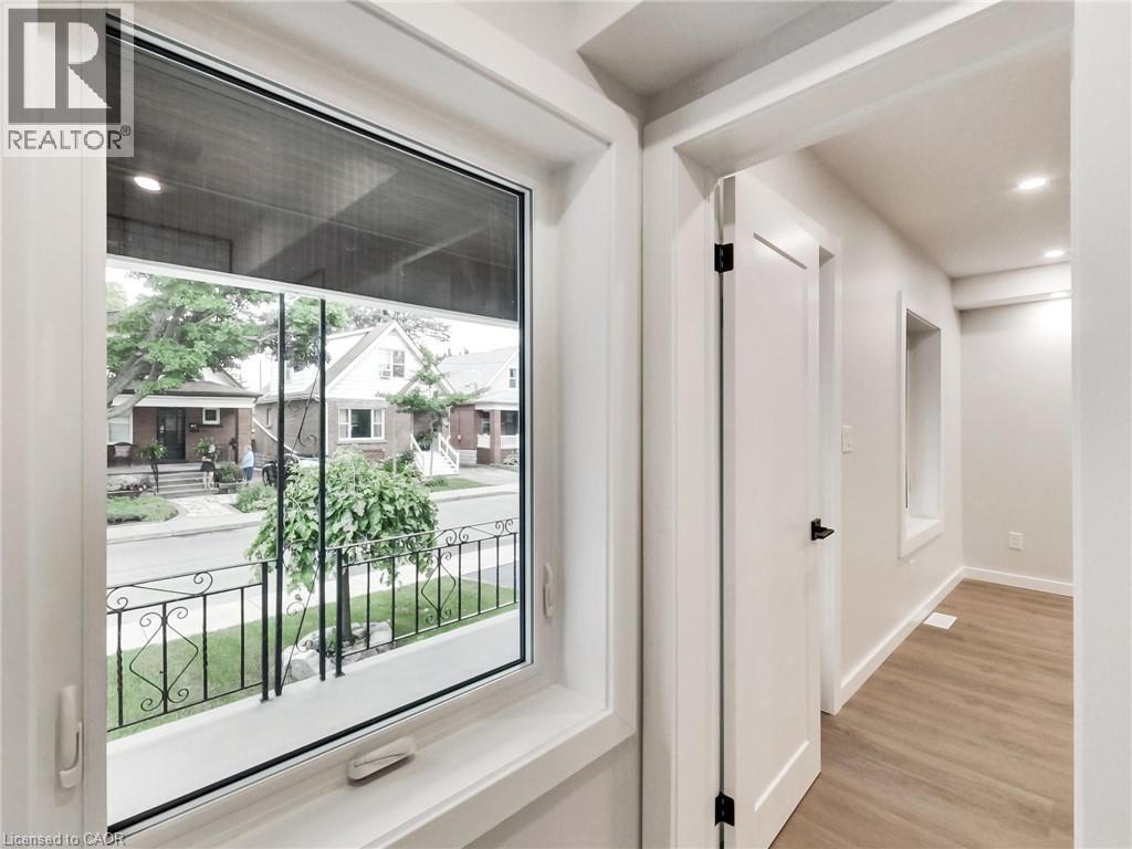 67 Cope Street, Hamilton, ON - Indoor Photo Showing Other Room